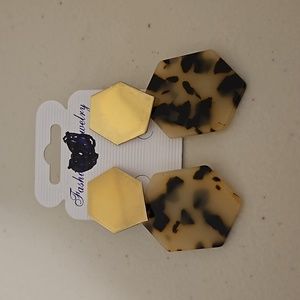 Fashion Jewelry Gold and Tortoiseshell Earrings